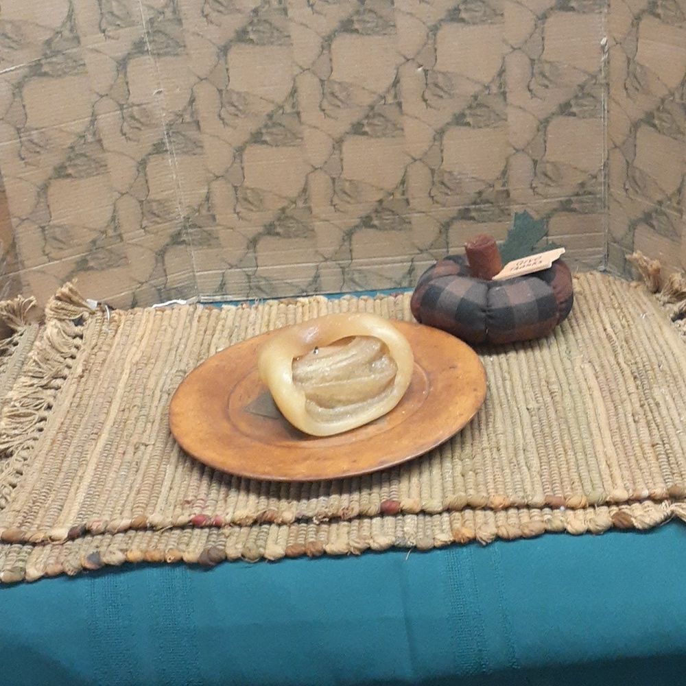 4‎ pc.Prim Bundle: set of 2 braided rag placemats,Prim candle,wood plate,pumpkin